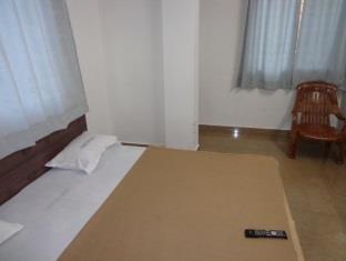 Oyo 36211 Hotel Padma Palace Ujjain Exteriör bild